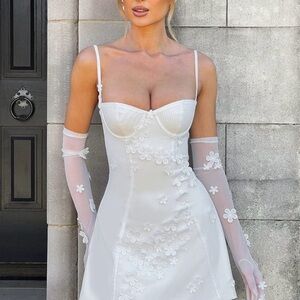 White Sleeveless Sweetheart Mini Sundress